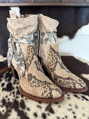 Cuadra -  Python Belly Round Toe - W8.5 ($438 MSRP)
